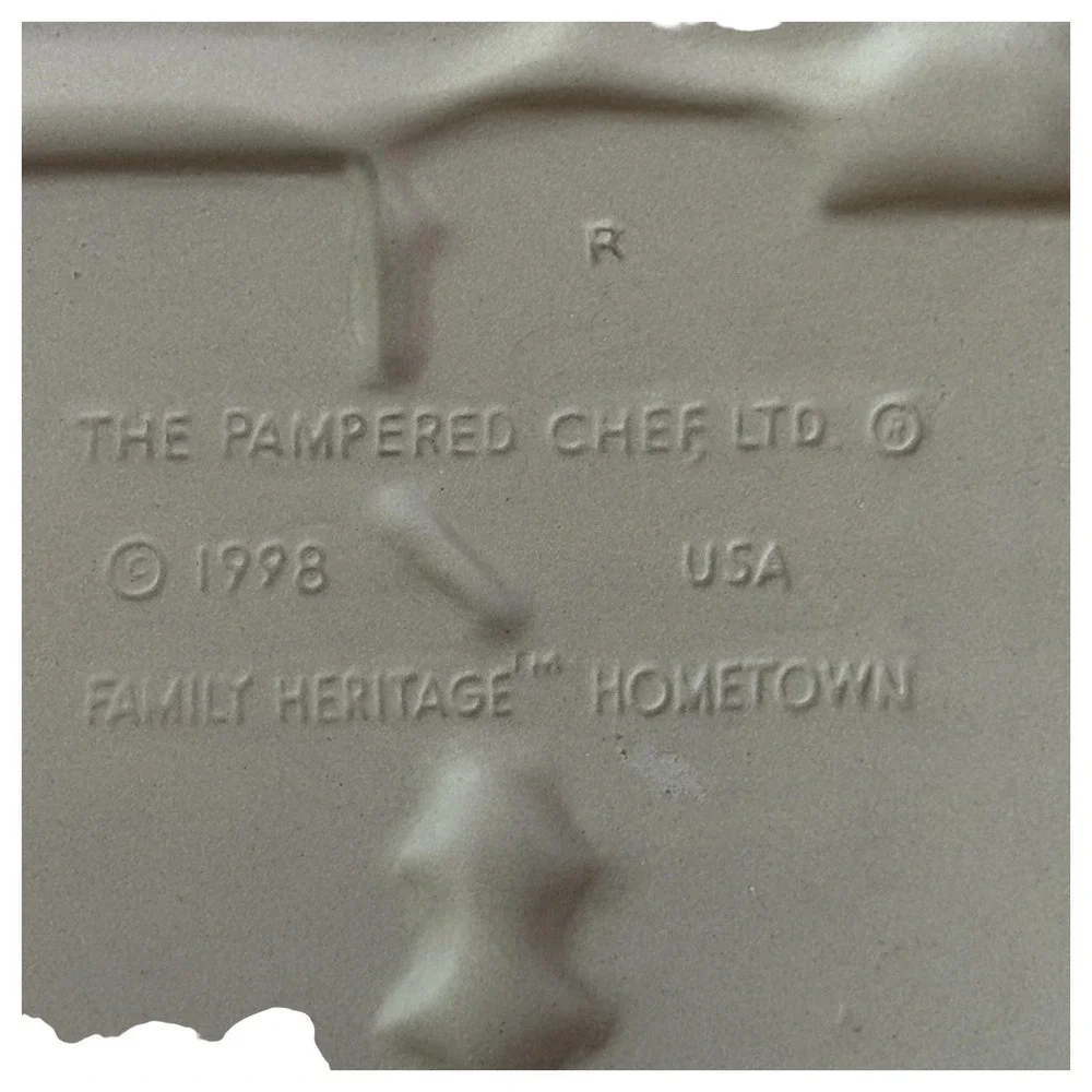 1998 VTG Pampered Chef Gingerbread Mold Home Train Stoneware Pan Frosting Bag‎
